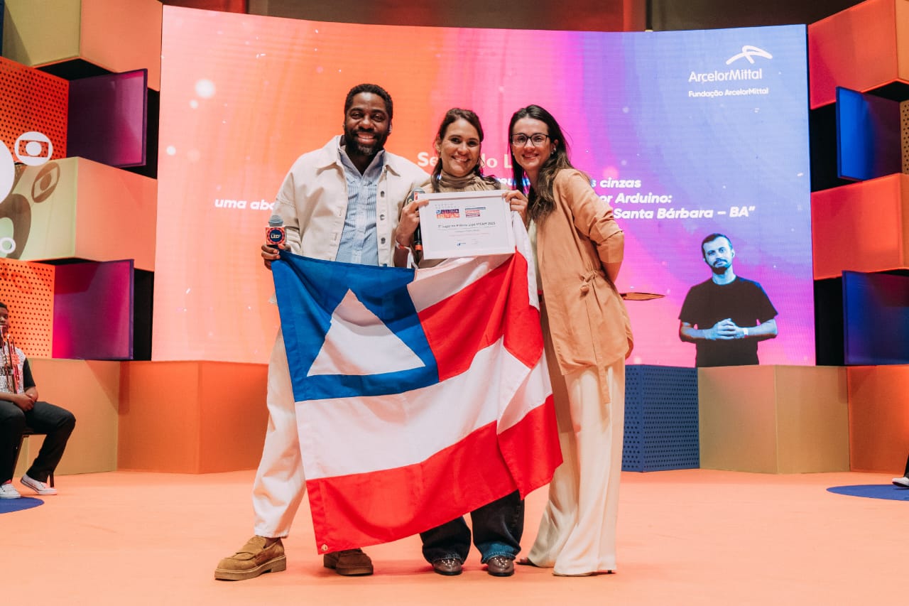 Professora da rede estadual de Santa Bárbara conquista o 2º lugar no Prêmio Nacional Liga STEAM, no Festival LED, em BH