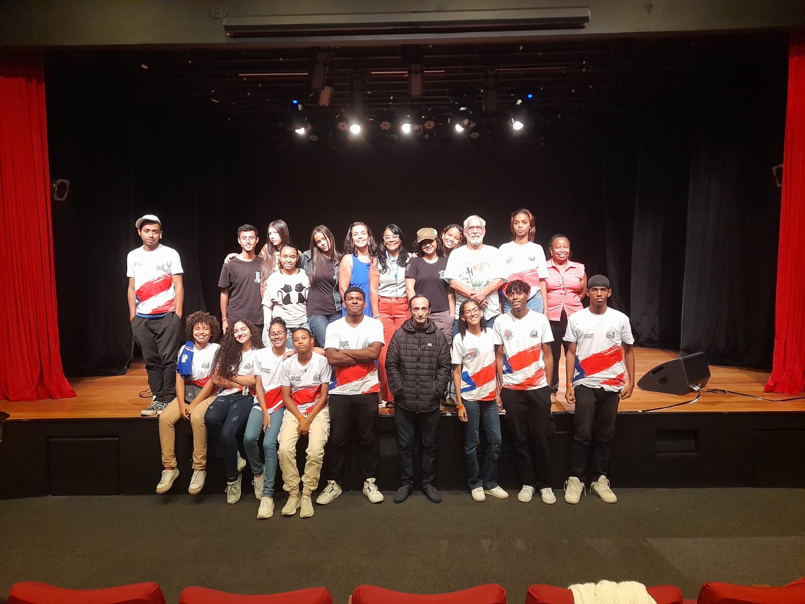 Estudantes da rede estadual assistem filme socioambiental na Mostra de Cinema COP30, em Salvador