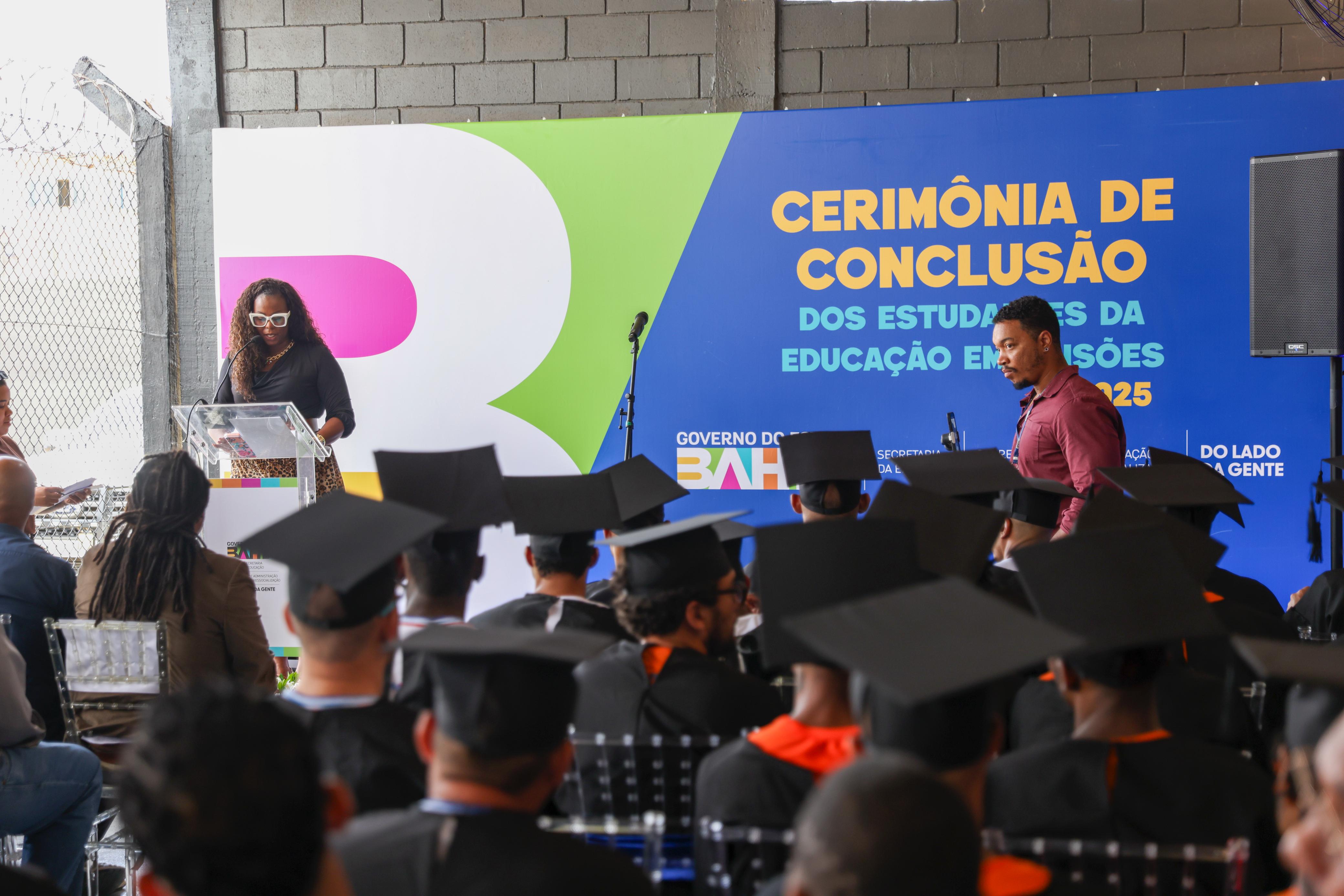 Educação transforma trajetórias e marca formatura de estudantes da EJA em unidade prisional na Bahia