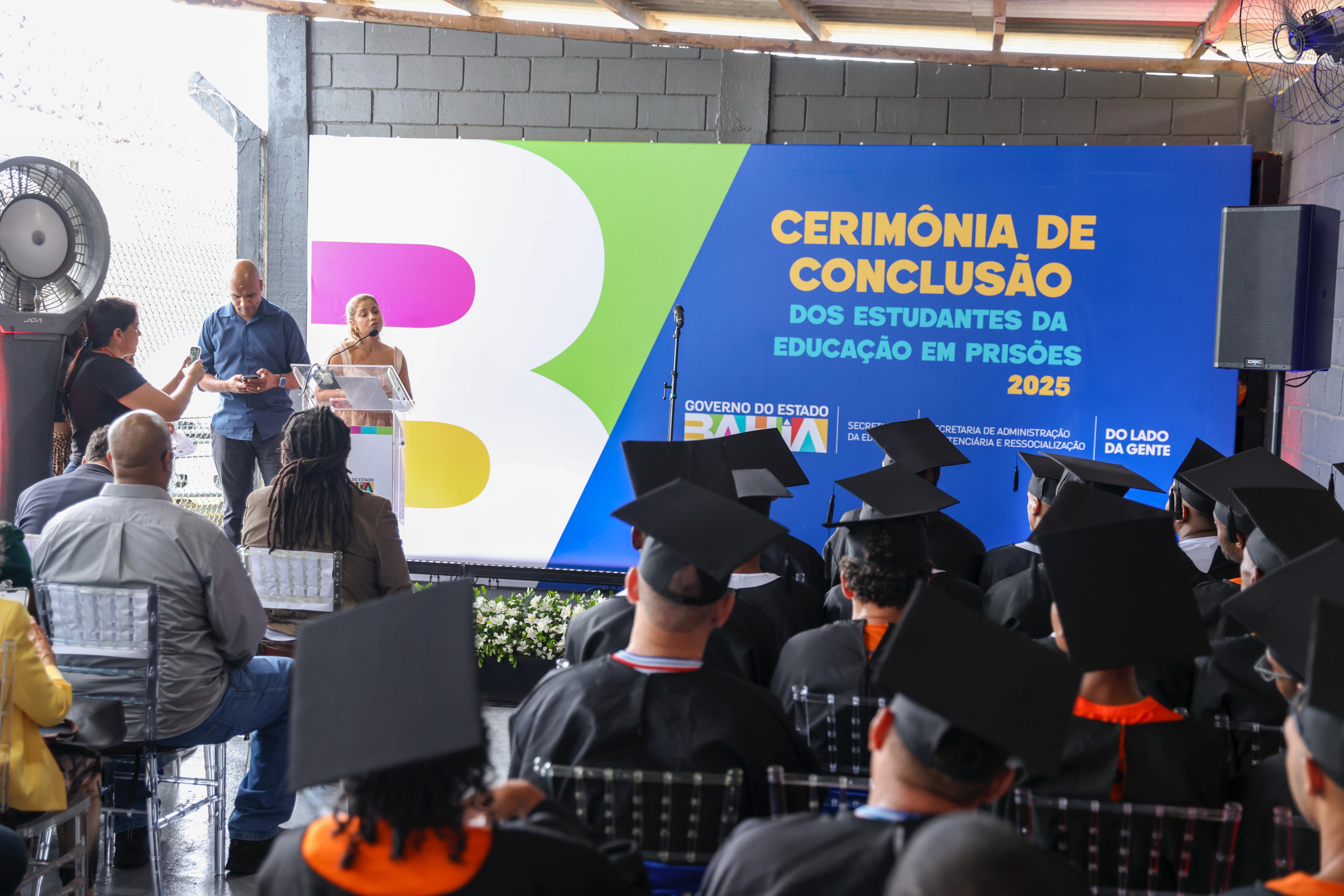 Educação transforma trajetórias e marca formatura de estudantes da EJA em unidade prisional na Bahia