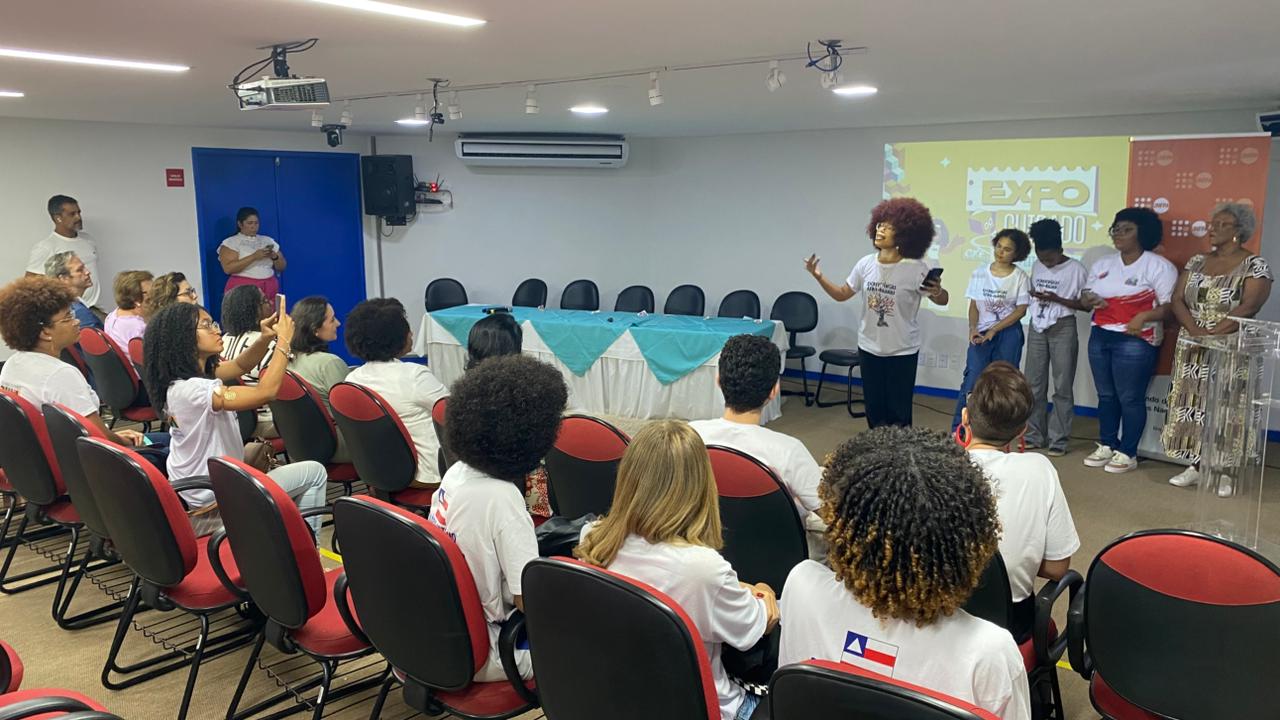 Estudantes da rede estadual de Salvador participam de experiência imersiva sobre prevenção de gravidez na adolescência