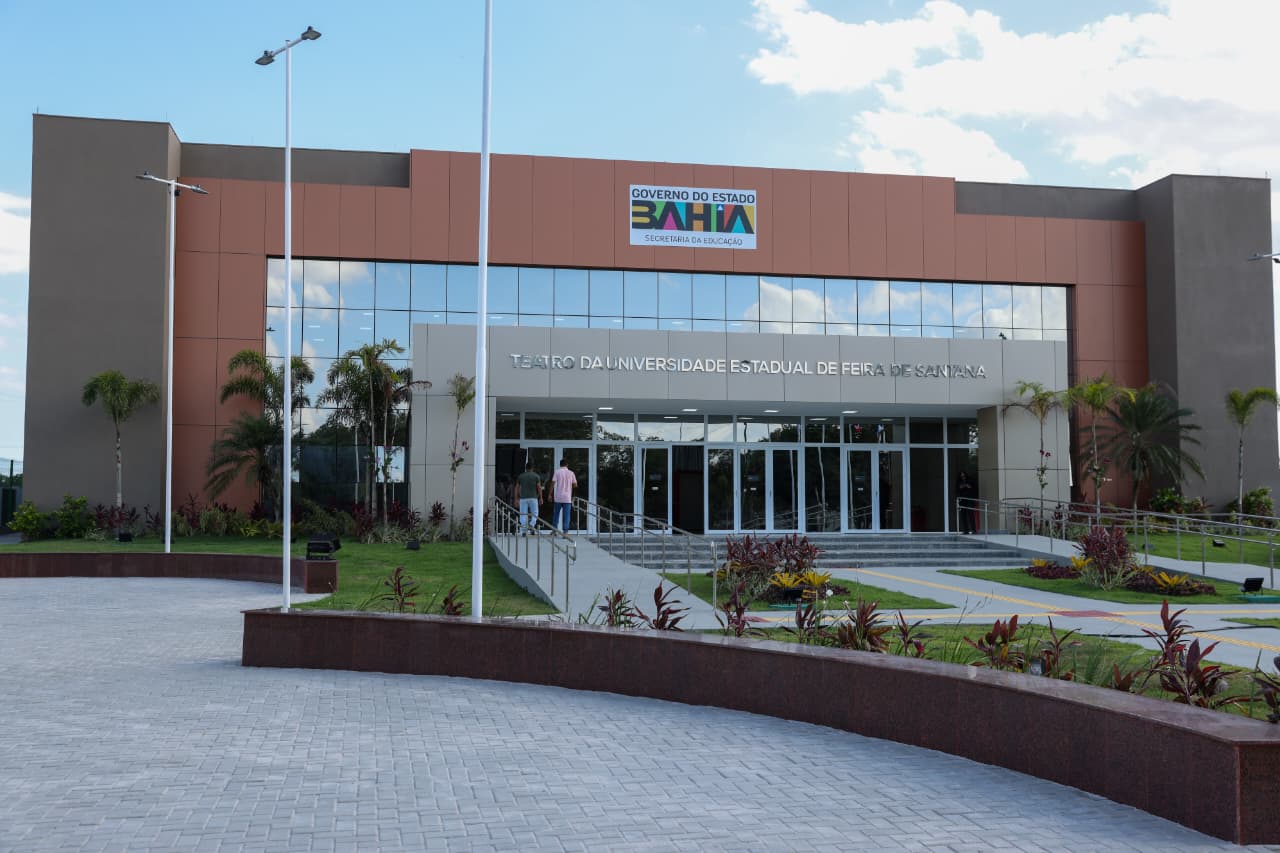 UEFS inaugura novo teatro e impulsiona educação e cultura na Bahia