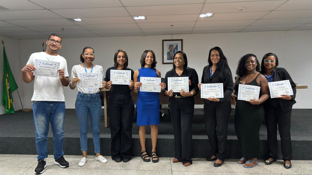 Servidores da SEC recebem certificado de curso básico de Língua Brasileira de Sinais