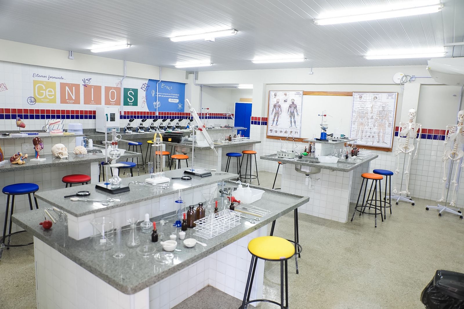 Governo do Estado entrega modernização de escola de tempo integral, em Salvador