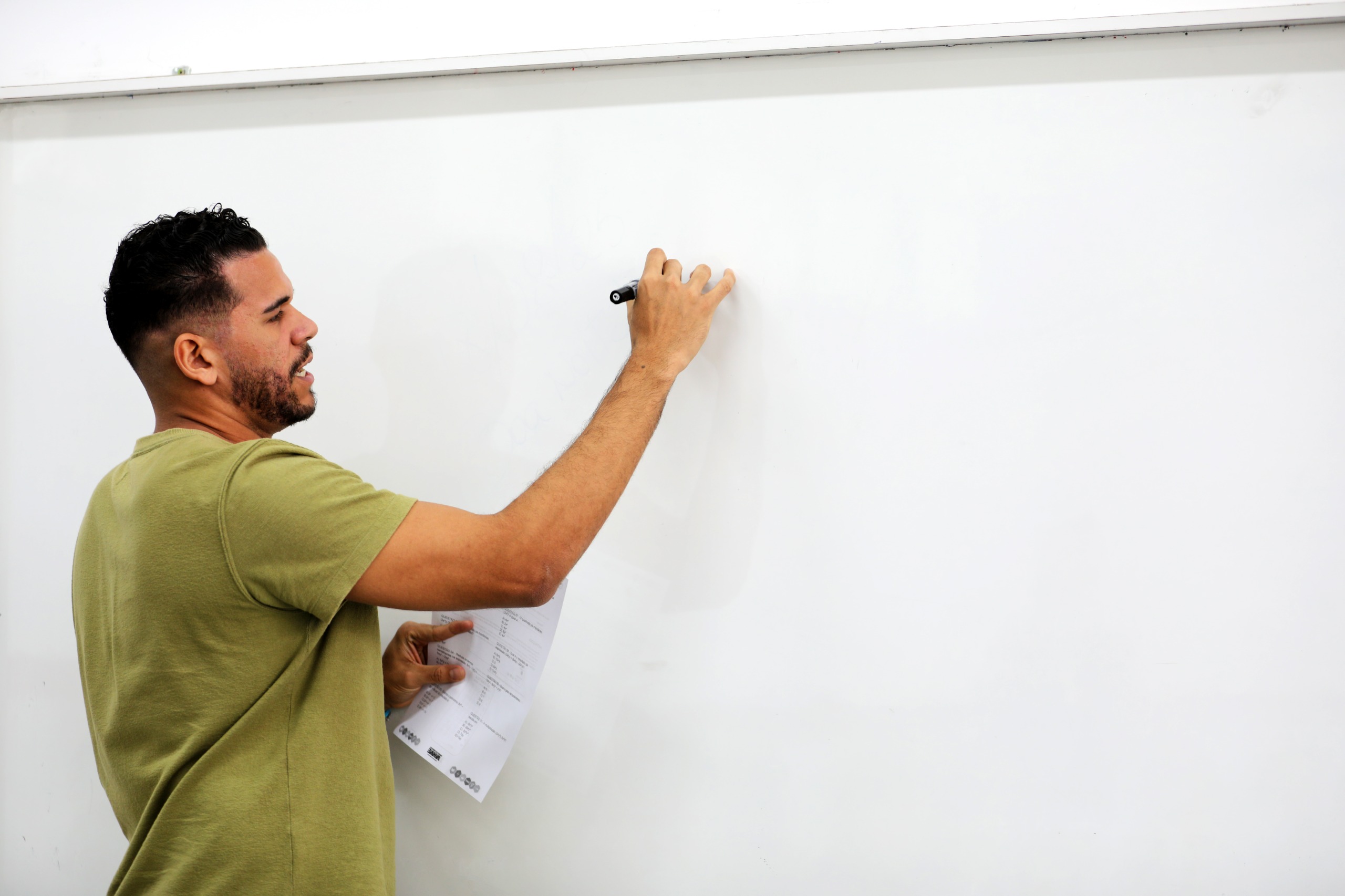 SEC abre inscrições visando selecionar professores para estudar Inglês no exterior