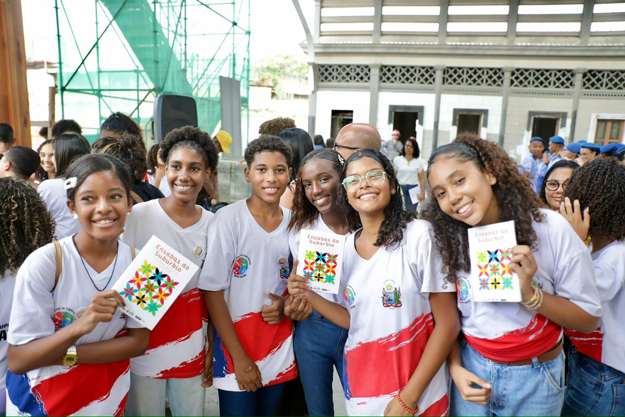 Circuito Educativo leva estudantes da rede estadual a conhecer o VLT e marca assinatura de cooperação para concurso de mobilidade