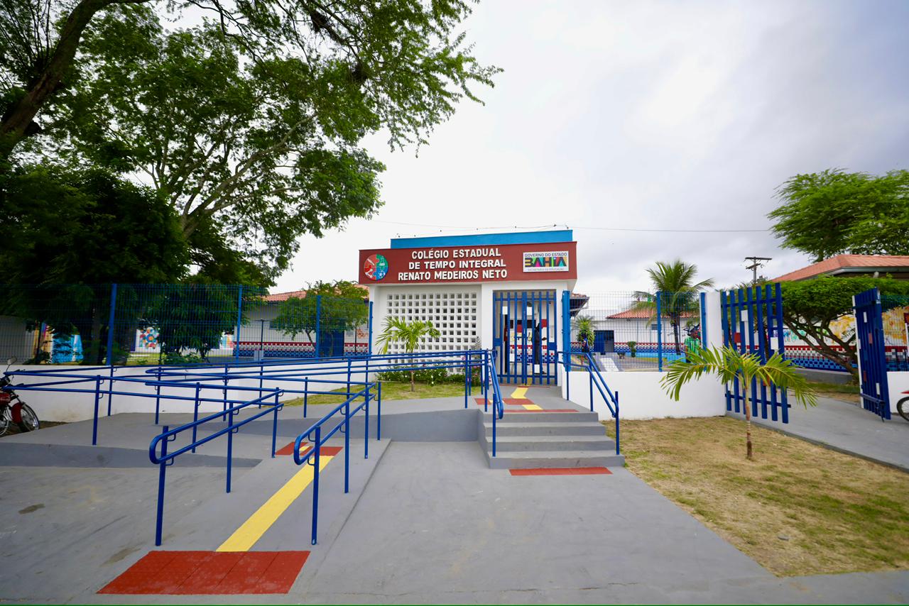 Modernização do Colégio Estadual Renato Medeiros Neto é entregue pelo Governo do Estado