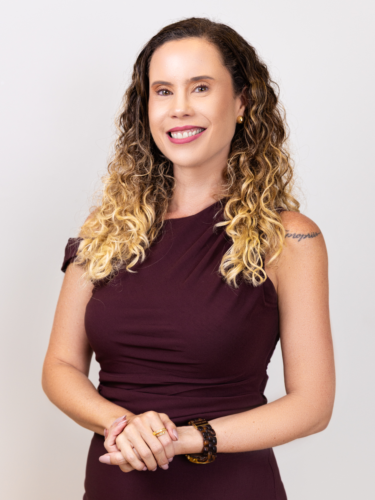 Luciana Menezes (Secretária interina)