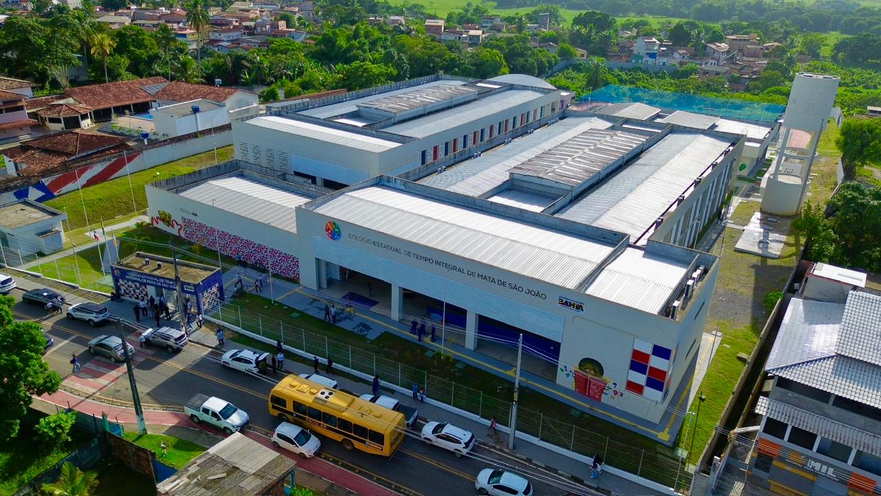Cerca de 1,5  mil estudantes de Mata de São João são beneficiados com nova escola estadual de tempo integral