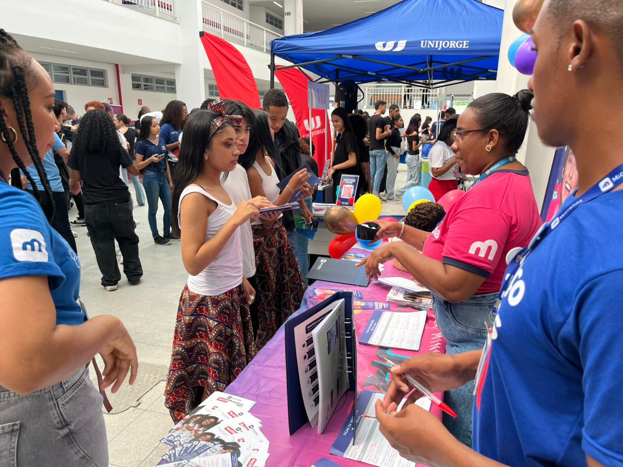 Mais de 2,4 mil estudantes participam do Educatech e se conectam a universidades e ao mundo do trabalho