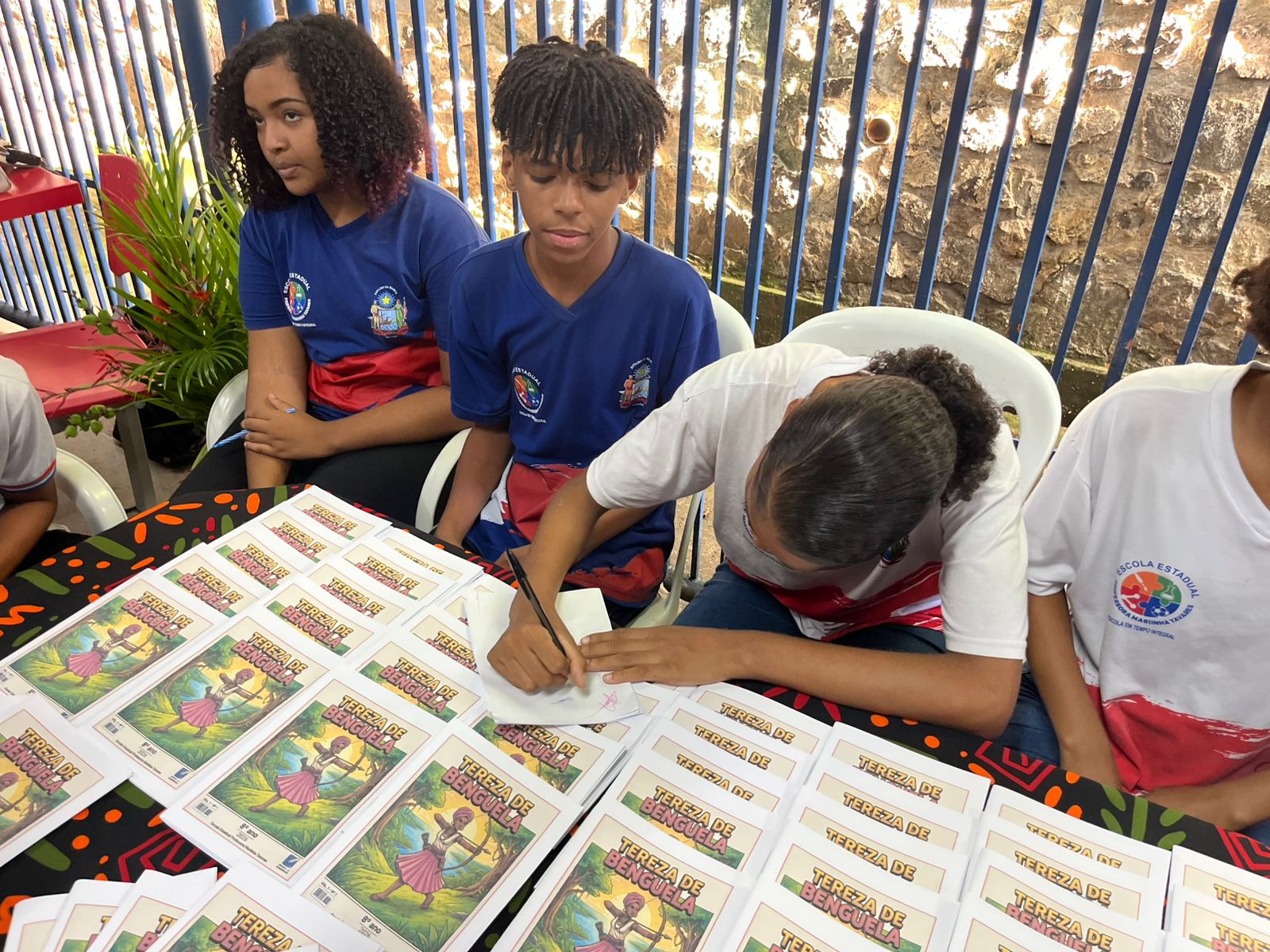 Estudantes da rede estadual lançam revista em quadrinho com temática de combate ao racismo