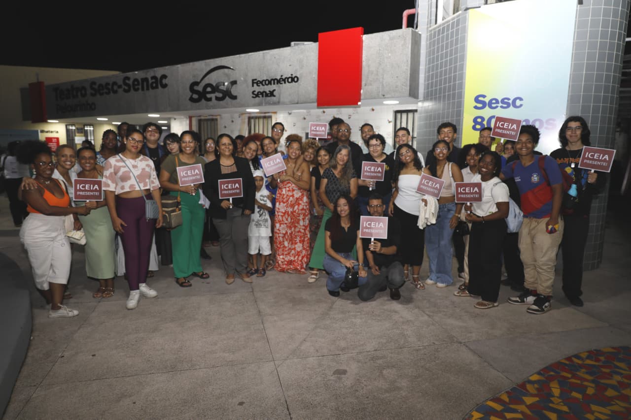 SEC leva estudantes do Ceep Isaías Alves ao teatro, dentro do projeto Circula Cena, da Funceb