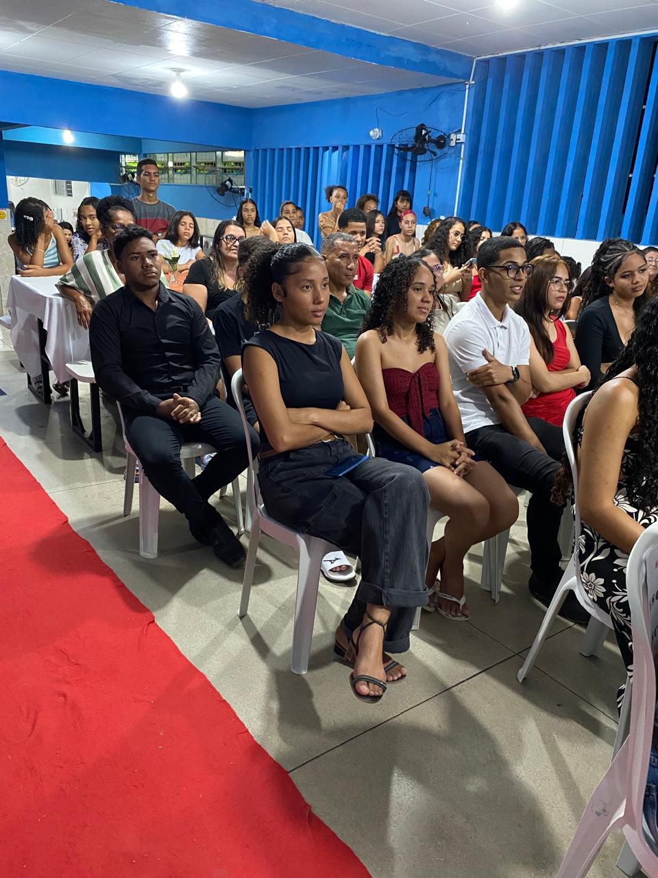 Estudantes de colégio estadual em Juazeiro lançam livro de poemas com histórias e memórias pessoais