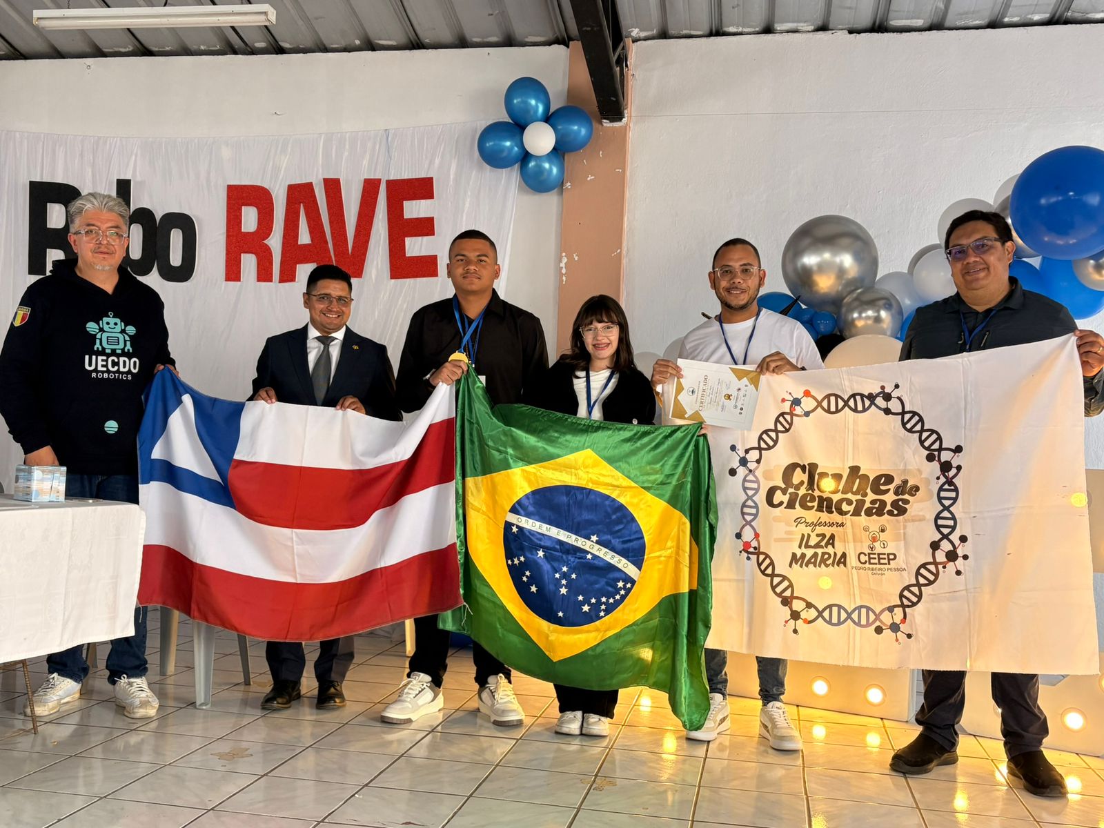 Estudantes de colégio estadual em Catu conquistam primeiro lugar em torneio de empreendedorismo no Equador