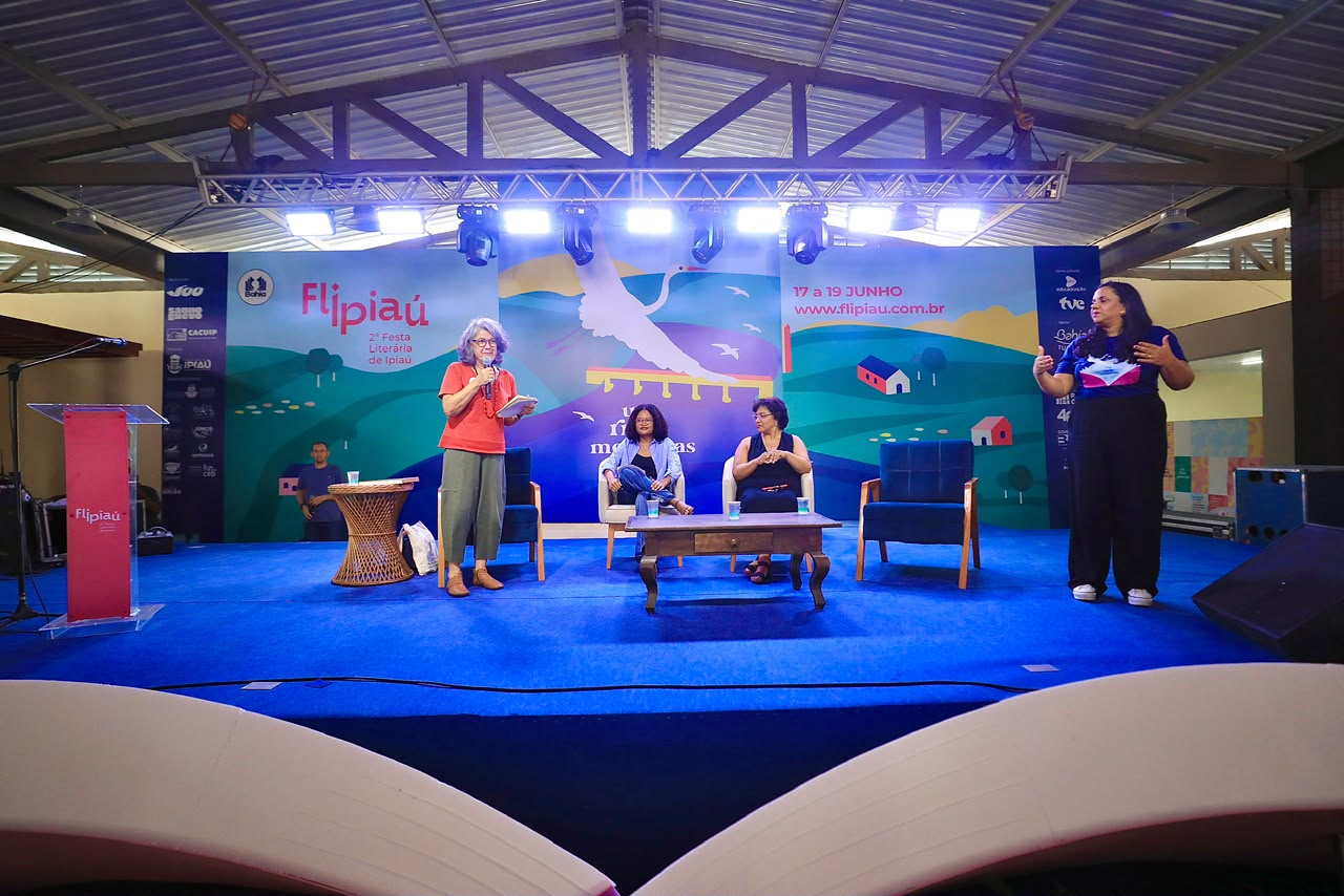 Estudantes da rede estadual celebram diversidade de gêneros literários na II Festa Literária de Ipiaú