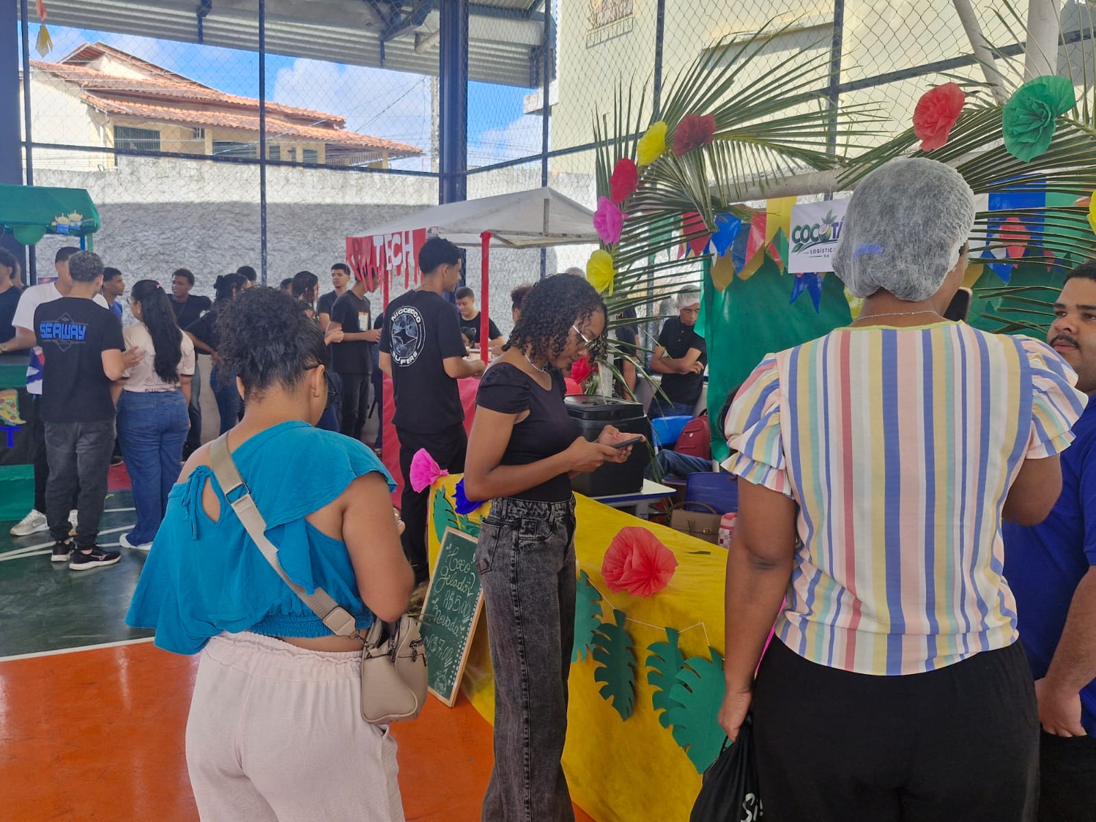 Estudantes da rede estadual participam de feira de empreendedorismo