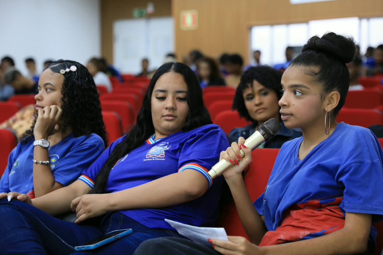 Estudantes do Colégio Estadual Edgard Santos debatem protagonismo jovem e jornalismo comunitário, em Salvador