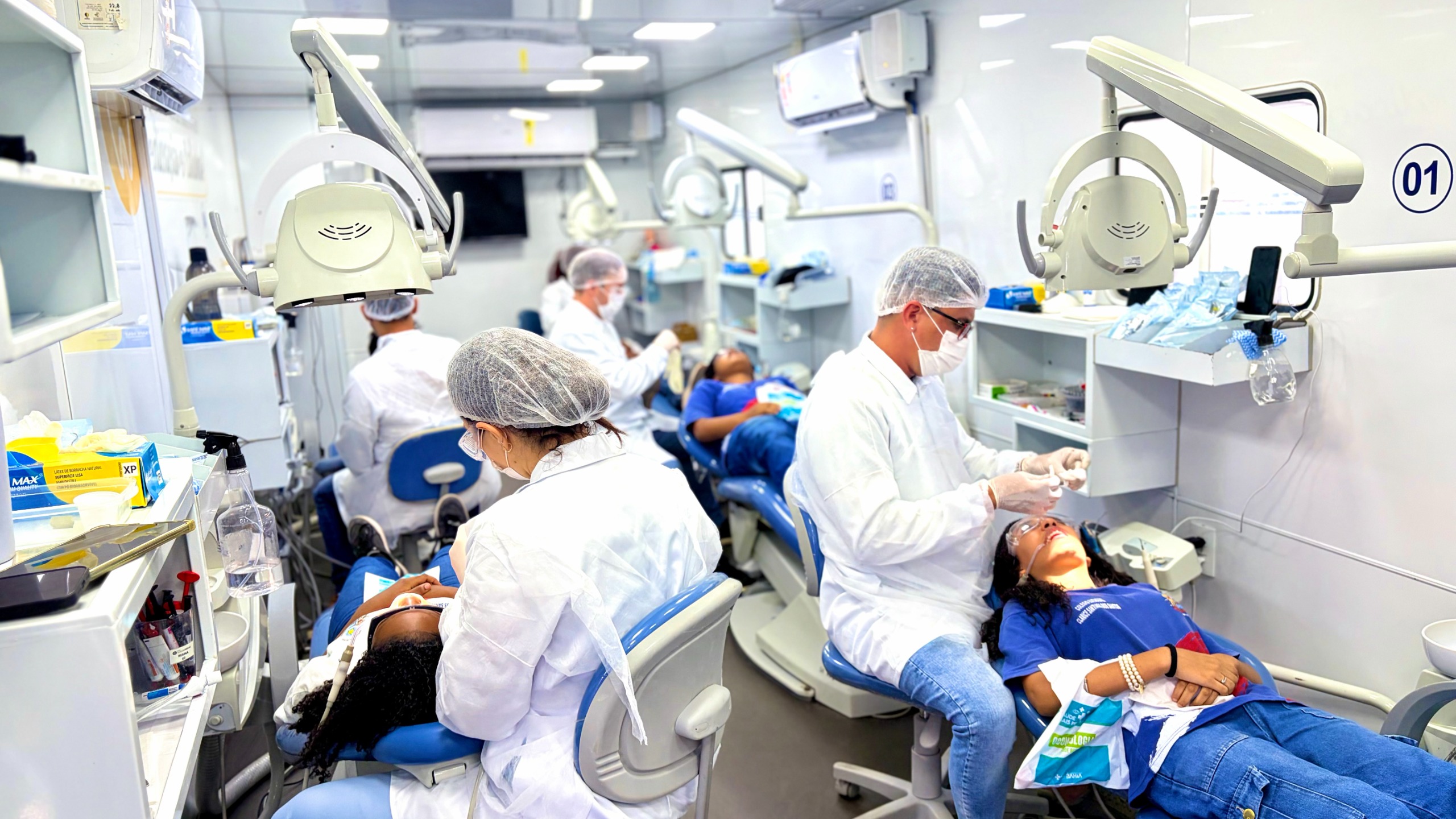 SEC e SESAB levam  Odontomóvel para atender estudantes do Arenoso, em Salvador