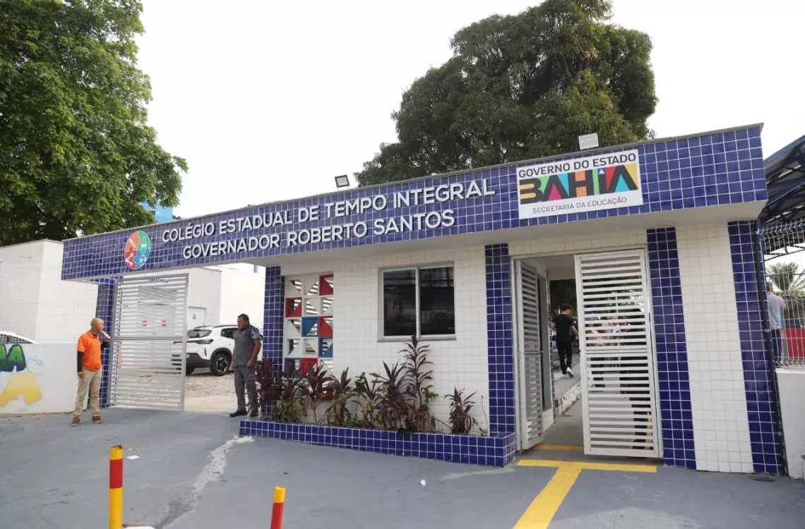 Obras de modernização do Colégio Estadual de Tempo Integral Governador Roberto Santos, em Salvador, são inauguradas
