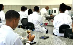 Estudantes baianos criam bioglitter ecológico para o Carnaval