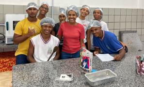 Estudantes de Conde aprendem conteúdos de Matemática e Química através de receita de Bolo de Mangaba