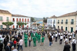 Desfile em Cachoeira abre festejos do 2 de Julho e reforça investimentos na Educação do Recôncavo 1.jpeg
