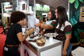 Estudantes das fábricas-escola de chocolate apresentam produtos durante 44ª edição do Chocolat Festival Bahia, em Ilhéus 2.jpeg