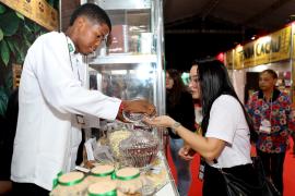 Estudantes das fábricas-escola de chocolate apresentam produtos durante 44ª edição do Chocolat Festival Bahia, em Ilhéus 4.jpeg