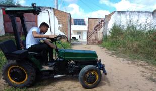 Estudante da EJA de Ribeira do Pombal constrói trator com materiais reaproveitados 1_0.jpeg