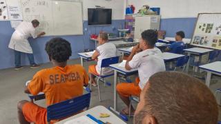 Simulados preparam internos da Colônia Penal de Simões Filho para prova do ENCCEJA 3.jpeg