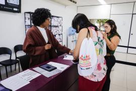 Educação em Movimento professores-atletas retiram kits da corrida de sábado 3.jpeg