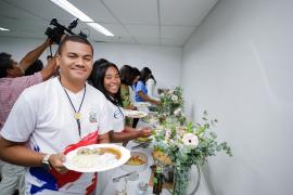 Estudantes baianos campeões em feira internacional são homenageados com almoço na SEC 8.jpeg