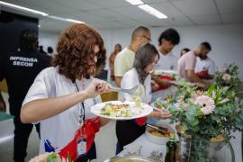 Estudantes baianos campeões em feira internacional são homenageados com almoço na SEC 9.jpeg