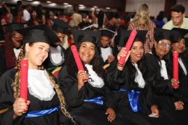 Estado da Bahia forma 293 estudantes da Educação de Jovens e Adultos durante solenidade histórica, em Salvador 16.jpeg