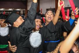 Estado da Bahia forma 293 estudantes da Educação de Jovens e Adultos durante solenidade histórica, em Salvador 31.jpeg