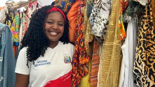 Oficina do Projeto Férias na Escola ensina estudantes a customizarem abadás 5.jpeg