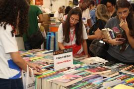 Estudantes da rede estadual celebram literatura, na abertura da Bienal do Livro Bahia 2026 (4).jpeg
