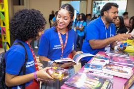 Estudantes da rede estadual celebram literatura, na abertura da Bienal do Livro Bahia 2026.jpeg