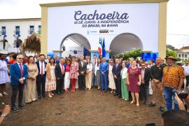 Estudantes da rede estadual desfilam no ato de transferência simbólica da capital baiana para Cachoeira (44).jpeg