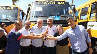 Governo do Estado entrega 101 novos ônibus escolares para municípios baianos, com investimento de R$ 43,8 milhões (3).jpeg