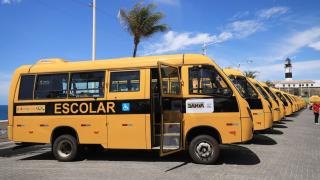 Governo do Estado entrega 101 novos ônibus escolares para municípios baianos, com investimento de R$ 43,8 milhões (5).jpeg