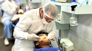 SEC e SESAB levam  Odontomóvel para atender estudantes do Arenoso, em Salvador 3.JPG