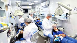 SEC e SESAB levam Odontomóvel para atender estudantes do Arenoso, em Salvador 2.JPG