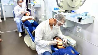 SEC e SESAB levam Odontomóvel para atender estudantes do Arenoso, em Salvador.JPG