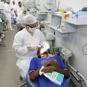 Odontomóvel leva saúde bucal às escolas estaduais de Feira de Santana