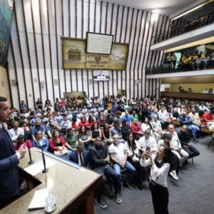 Juventude baiana e Governo do Estado celebram políticas públicas em sessão especial na Alba