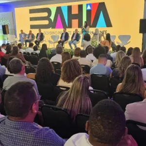 Encontro Bahia reúne mais 600 pessoas para planejar os 100 dias da educação nos municípios