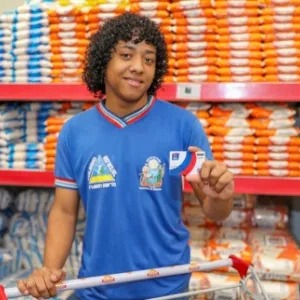 Famílias dos estudantes beneficiados recebem novo crédito do Bolsa Presença, nesta sexta (dia 15)