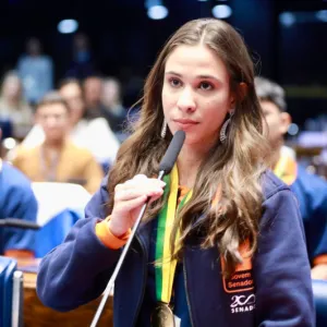 Com redação sobre fake news, estudante da rede é selecionada para o Programa Jovem Senador