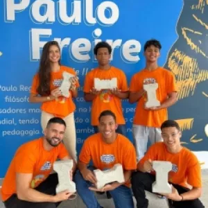 Estudantes de Serrinha usam papel descartado e fibra do coco para desenvolver biocimento